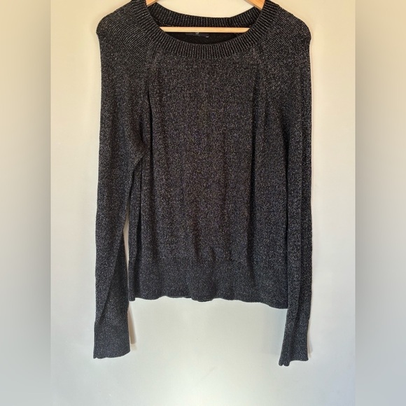 GAP- Black/Silver pullover Crewneck L/XL - Picture 2 of 4